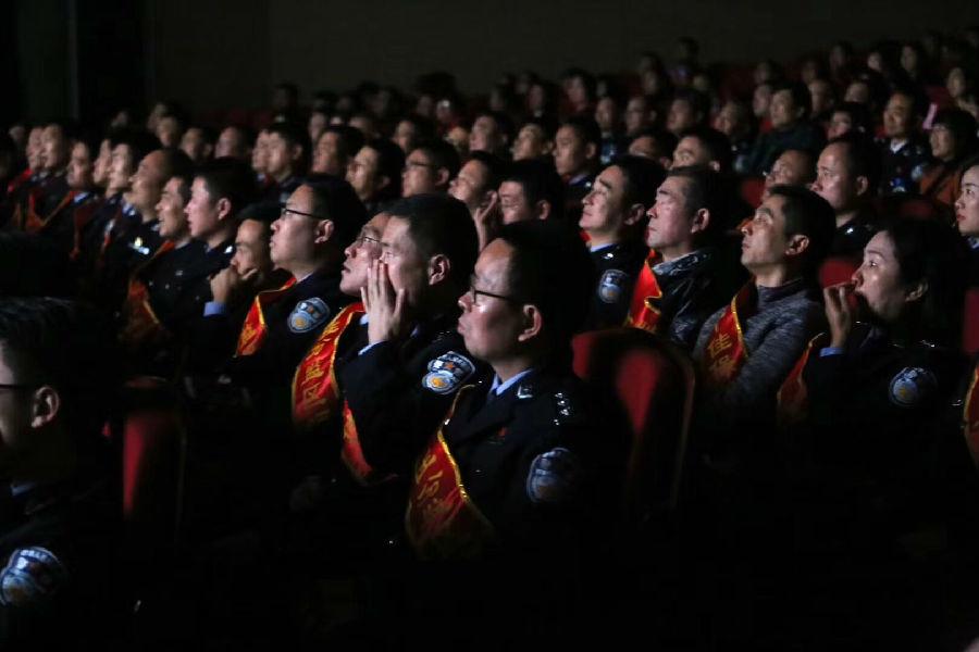 公益电影《遇见陌生人》在杭首映 讲述关于浙江狱警的暖心故事 媒体报道 第2张