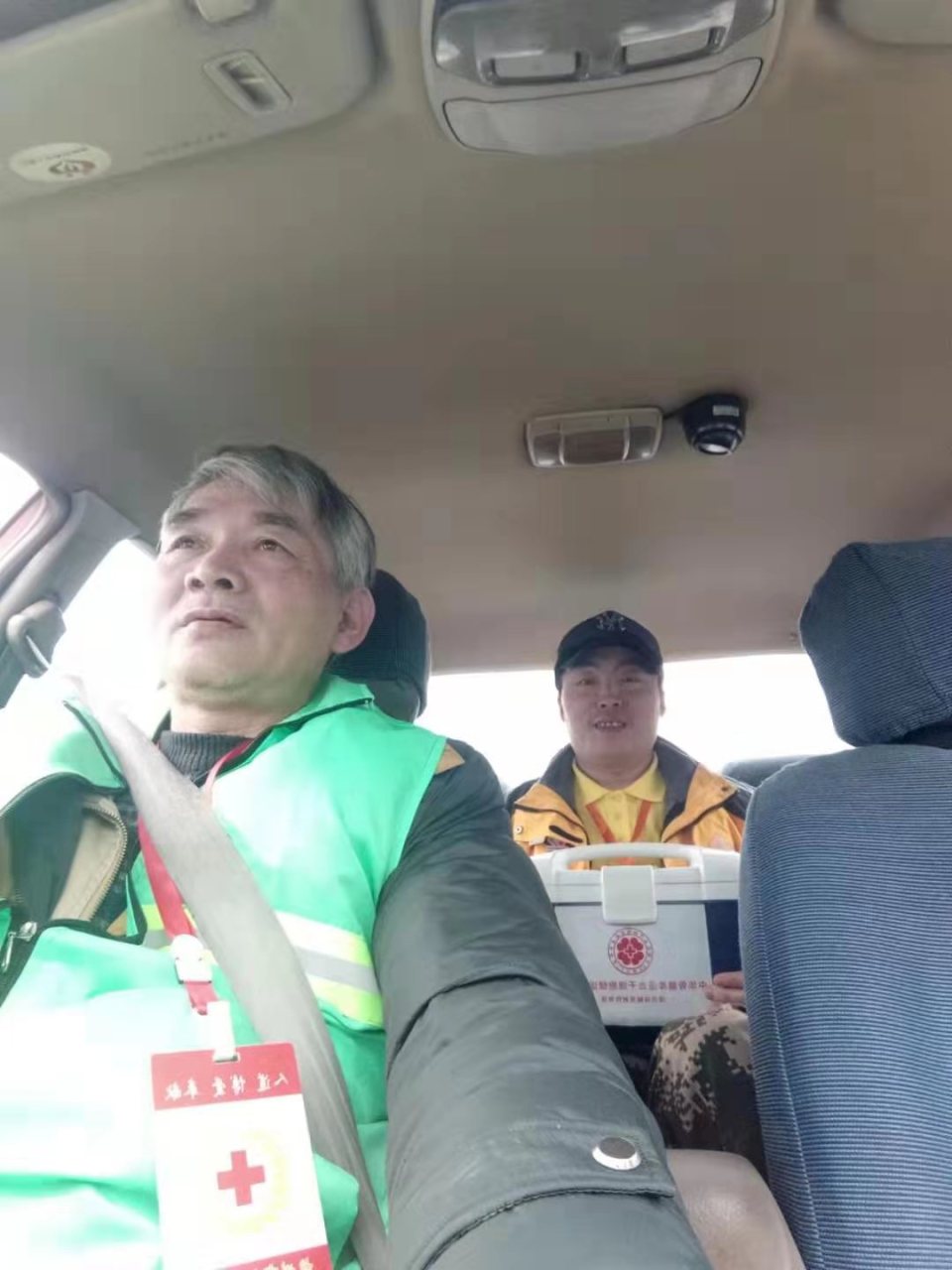 出租车当作救护车！杭州的哥护送造血干细胞 媒体报道 第1张