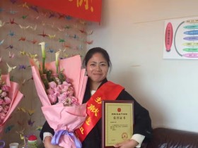 （329）王越萍 – 15年献血女英雄亲身传递爱的“生命火种” – 2016年12月29日