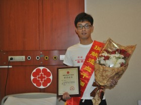(194)韩龙 – 学医阳光男孩在杭捐献“造血干细胞” – 2014年08月04日