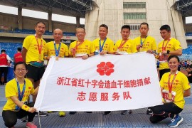 2018杭州马拉松赛中靓丽奔跑的“小黄人”