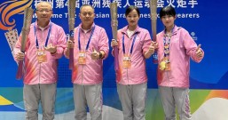 他们高举“桂冠”,跑过富春江畔