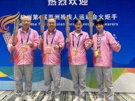 他们高举“桂冠”,跑过富春江畔