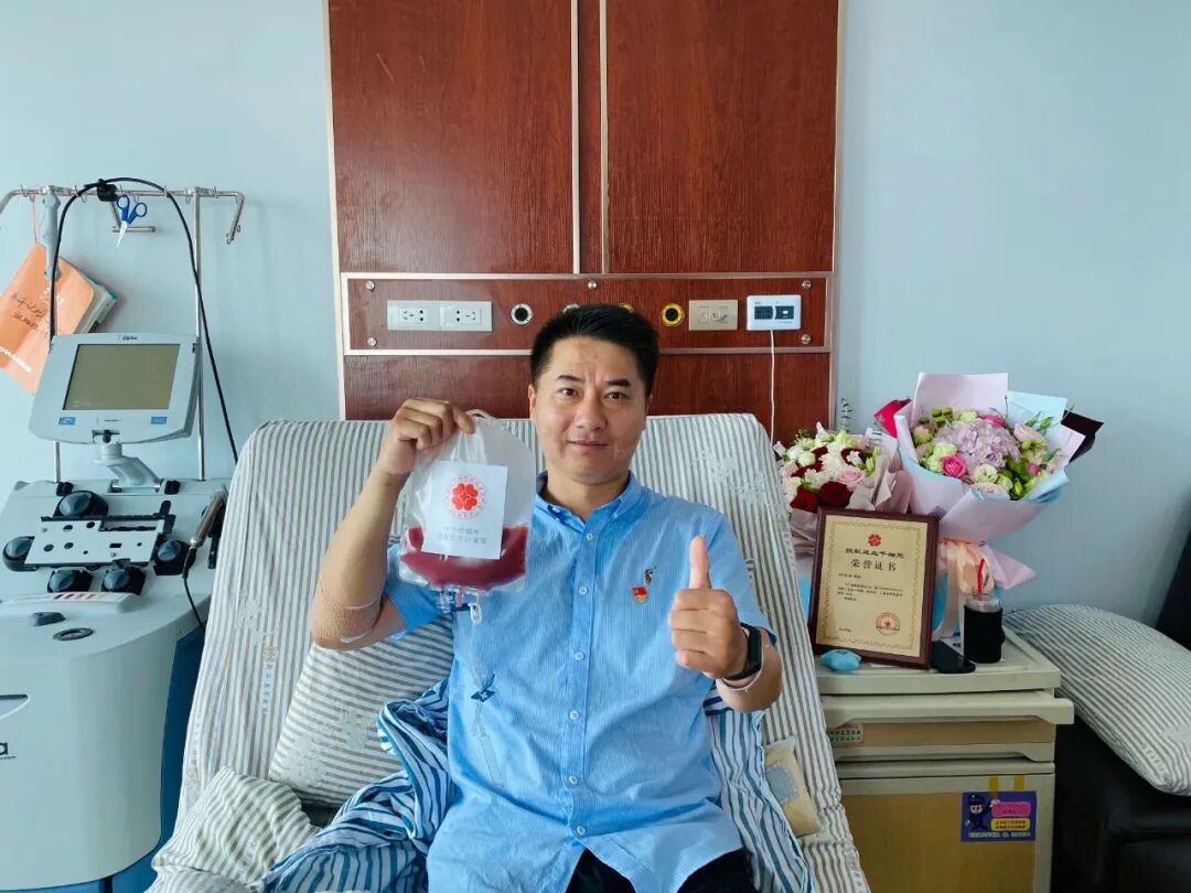 从造血干细胞捐献者到号召者：足球队队长赛场播撒公益种子 志愿风采 第4张