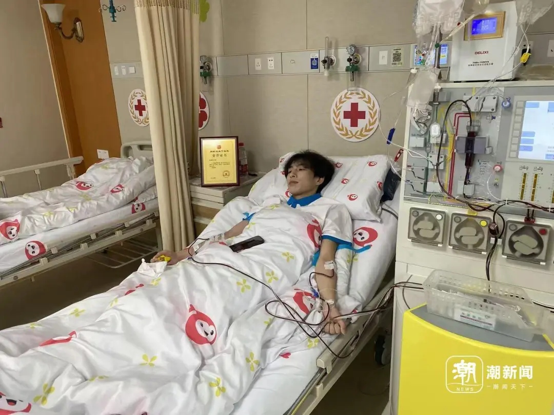 正在捐献的毛晨晰