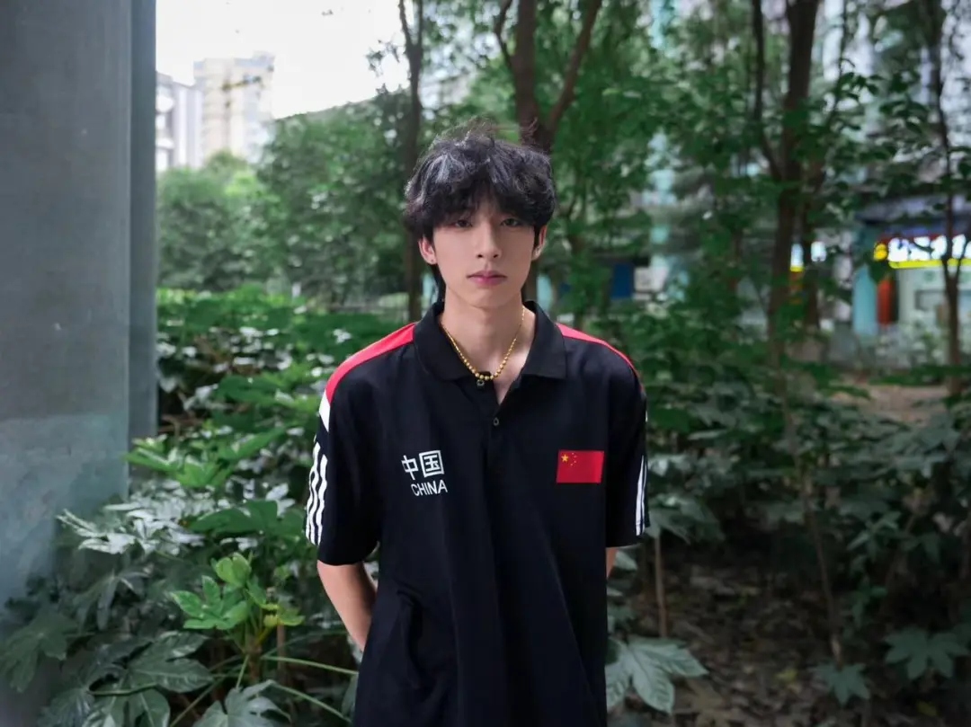 曾做游泳教练的毛晨晰